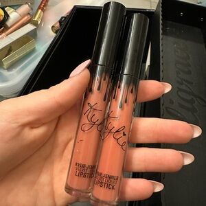Kylie Cosmetics Velvet Liquid Lipstick Set - savage and low key